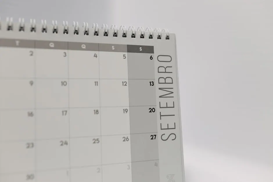 Een agenda en planner op een bureau